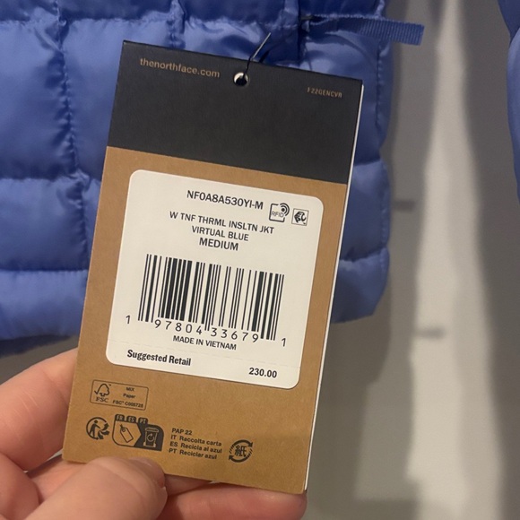 The North Face Light Blue Puffer Jacket NWT - Picture 2 of 3